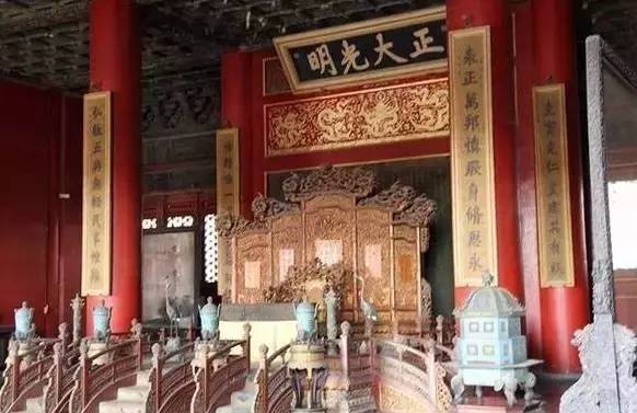 匾額放在哪_匾額放在室內(nèi)還是室外_匾額放在桌面上支架