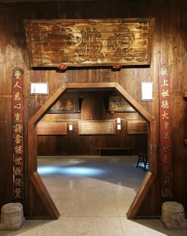 天下第一關(guān)匾額朝_啟功題書畫院扁匾額_匾額怎么量