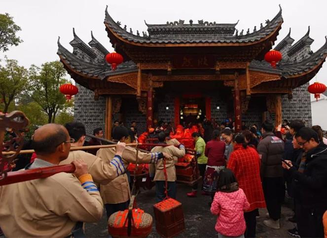 天下第一關(guān)匾額朝_匾額怎么量_啟功題書畫院扁匾額