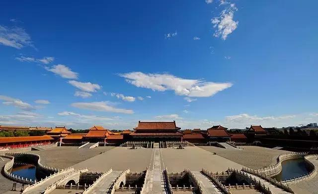 故宮匾額圖片_故宮匾額上有一根箭_故宮匾額.