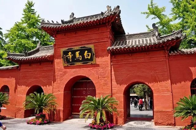 寺廟匾額_寺廟匾額上題詞_寺廟匾額的懸掛方法有哪些