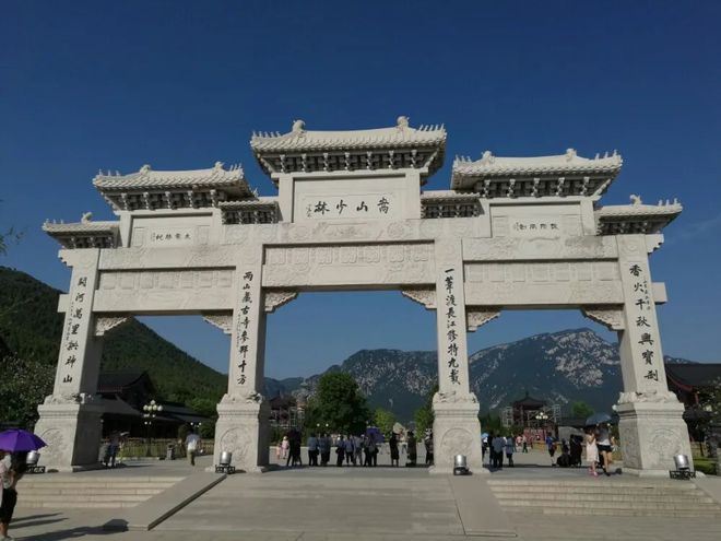 寺廟匾額_寺廟匾額上題詞_寺廟匾額的懸掛方法有哪些
