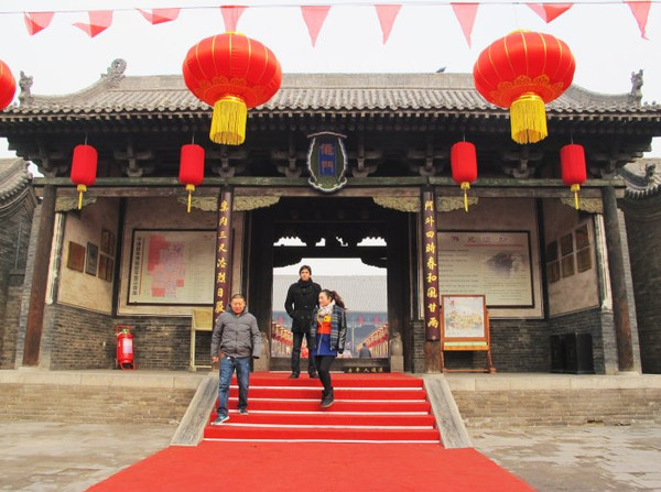 黑色牌匾_黑色匾額_黑色匾額大紅綢子圖片