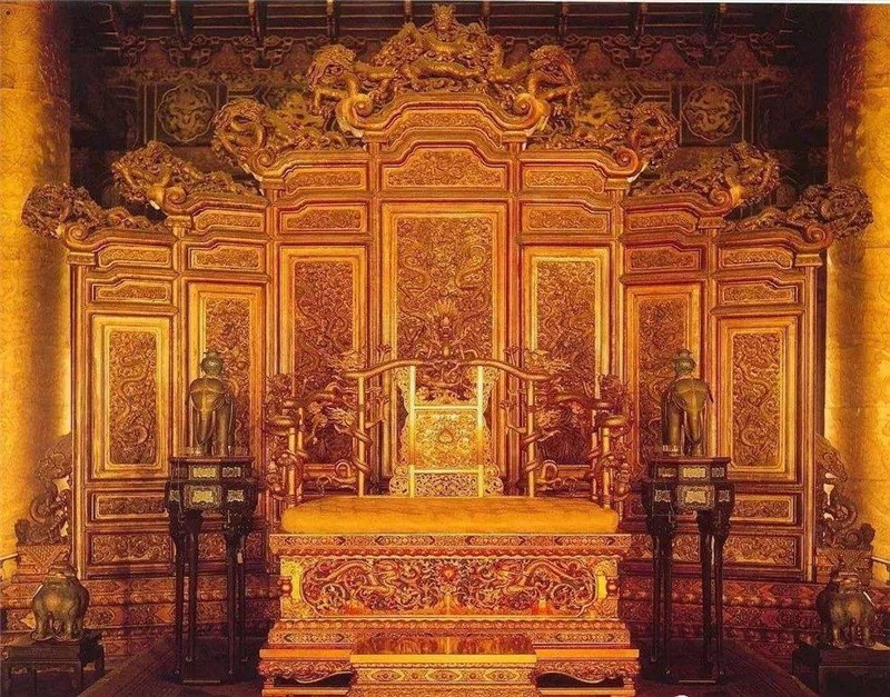 金絲楠木桌子價(jià)位一般是多少_3億元金絲楠木桌子_金絲楠木桌椅