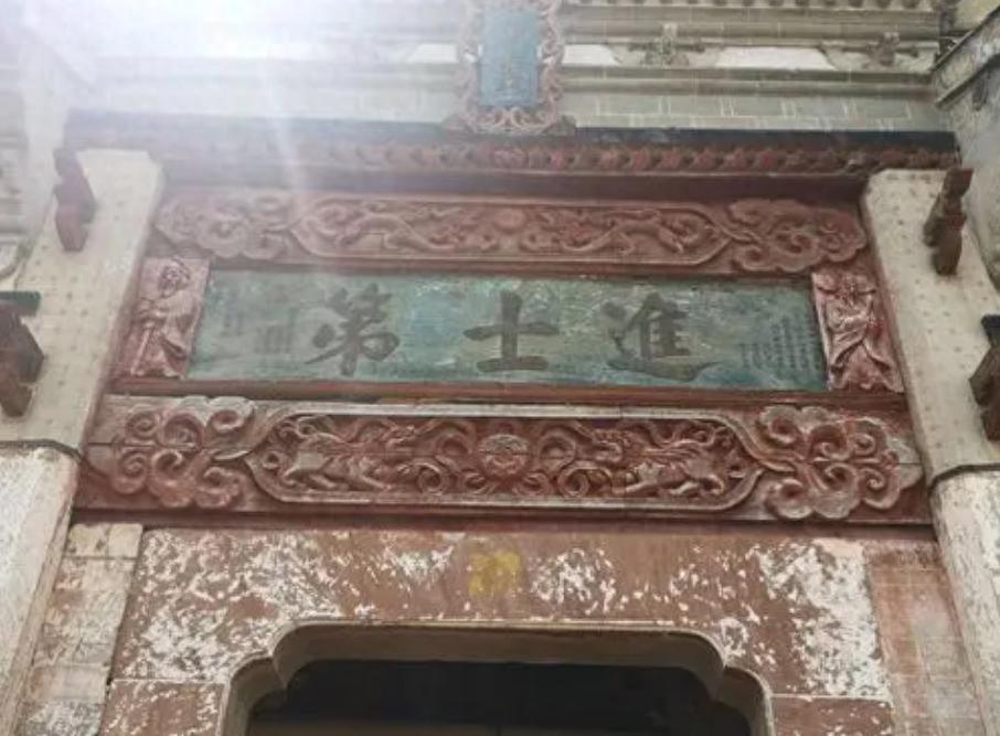 公堂的匾額 古代智者為何鐘情于門匾之美：解讀門匾背后的智慧傳承